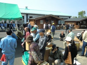 大勢のお客様で賑わう