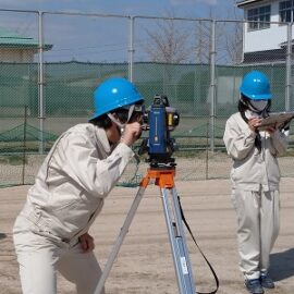 【環境科学科】新しいトータルステーションおよび電子平板が入りました