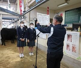 【動物科学科】第６回和牛甲子園の表彰をしていただきました。