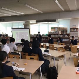 【図書委員会】ビブリオバトル校内大会を行いました