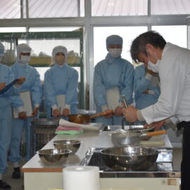 【食品科学科】プロの講師による製菓実習を行いました