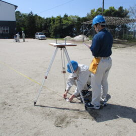 【環境科学科】２年生の平板測量競技の練習が始まりました