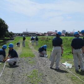 【環境科学科】夏休み実習に向けて牛頭川の測点配置を行いました。