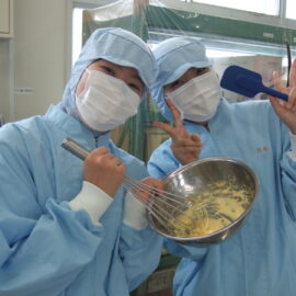 【食品科学科】３年総合実習～30分も混ぜるの!?濃厚バニラアイス～